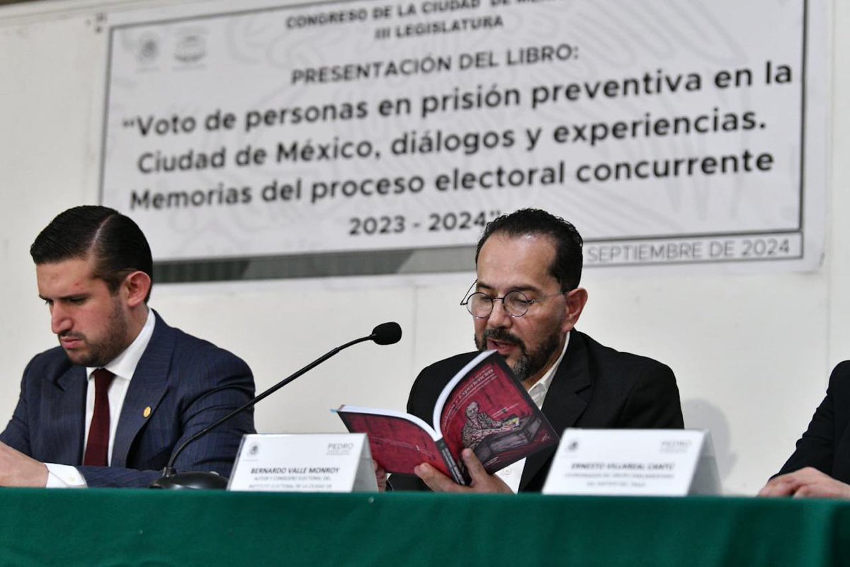 iecm's tweet photo. Hoy, el #IECM presenta el libro “Voto de personas en prisión preventiva en la Ciudad de México: Diálogos y experiencias” en el @Congreso_CdMex. La Consejera Presidenta @PatyAvendanoD y el CE @bvallem encabezaron este evento, acompañado por @PedroHacesL, @santillanpe1 y Raúl Ayala https://t.co/D0woujZUmH