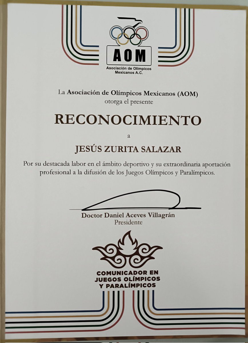 Agradezco a Daniel Aceves Villagrán de la Asociación de Olímpicos Mexicanos (AOM) y a Francisco Cabezas  Gutiérrez de la (CODEME), por este reconocimiento a mi trayectoria como fotógrafo deportivo, cubriendo Juegos Olímpicos y Paralimpicos.