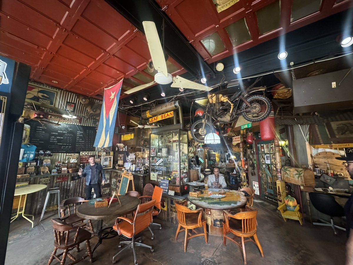 JeffDye's tweet photo. Place that has cigars and espresso. 🙌🏼
#Pittsburgh #LeafandBean https://t.co/h1WpJVzCdu