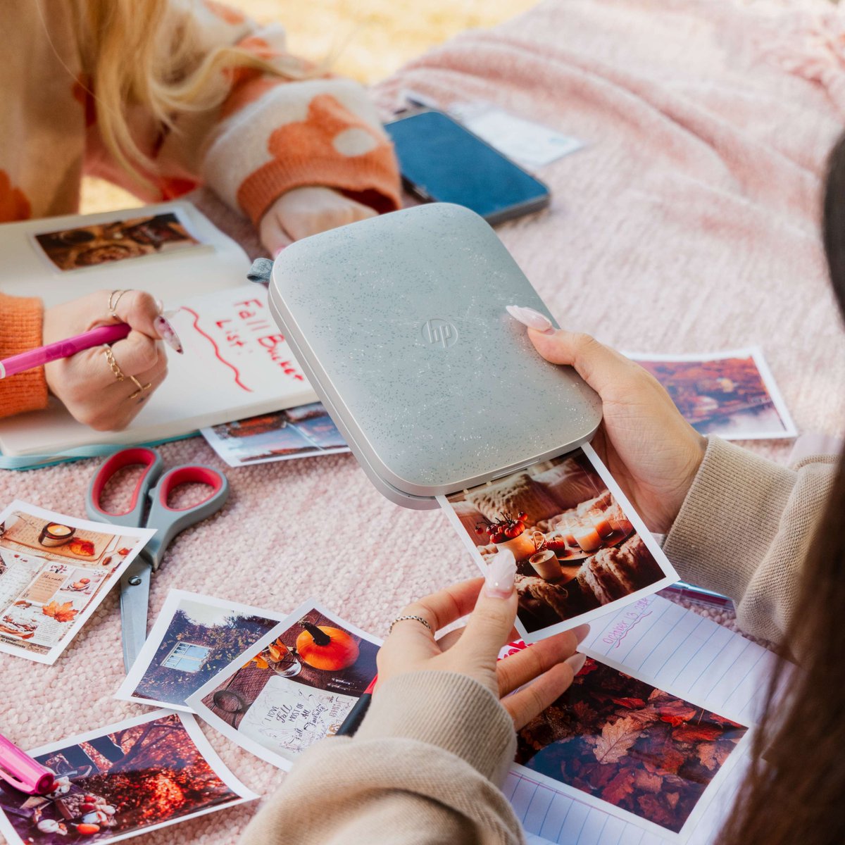 HPSprocket's tweet photo. Fall vibes, cozy moments, and bucket list adventures! 🍂📝 

What do you have on your fall bucket list?  

#HPSprocket #SprocketSquad #HPSprocket3x4 #FallVibes #FallBucketList #Journaling #JunkJournaling #BestieDate #Journal #FallFeels #JournalingJoy #BucketListAdventures https://t.co/fFtILfWYww