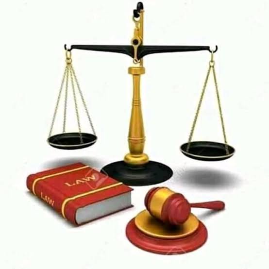 Joelksongo's tweet photo. Dans un État, le pouvoir exécutif n'est nullement au-dessus du pouvoir législatif encore moins du pouvoir judiciaire.le cadre légal fixe les prérogatives et les limites à chaque pouvoir. Il est inadmissible d'assister à la violation de nos lois par un individu. https://t.co/e7KXEoBKAV