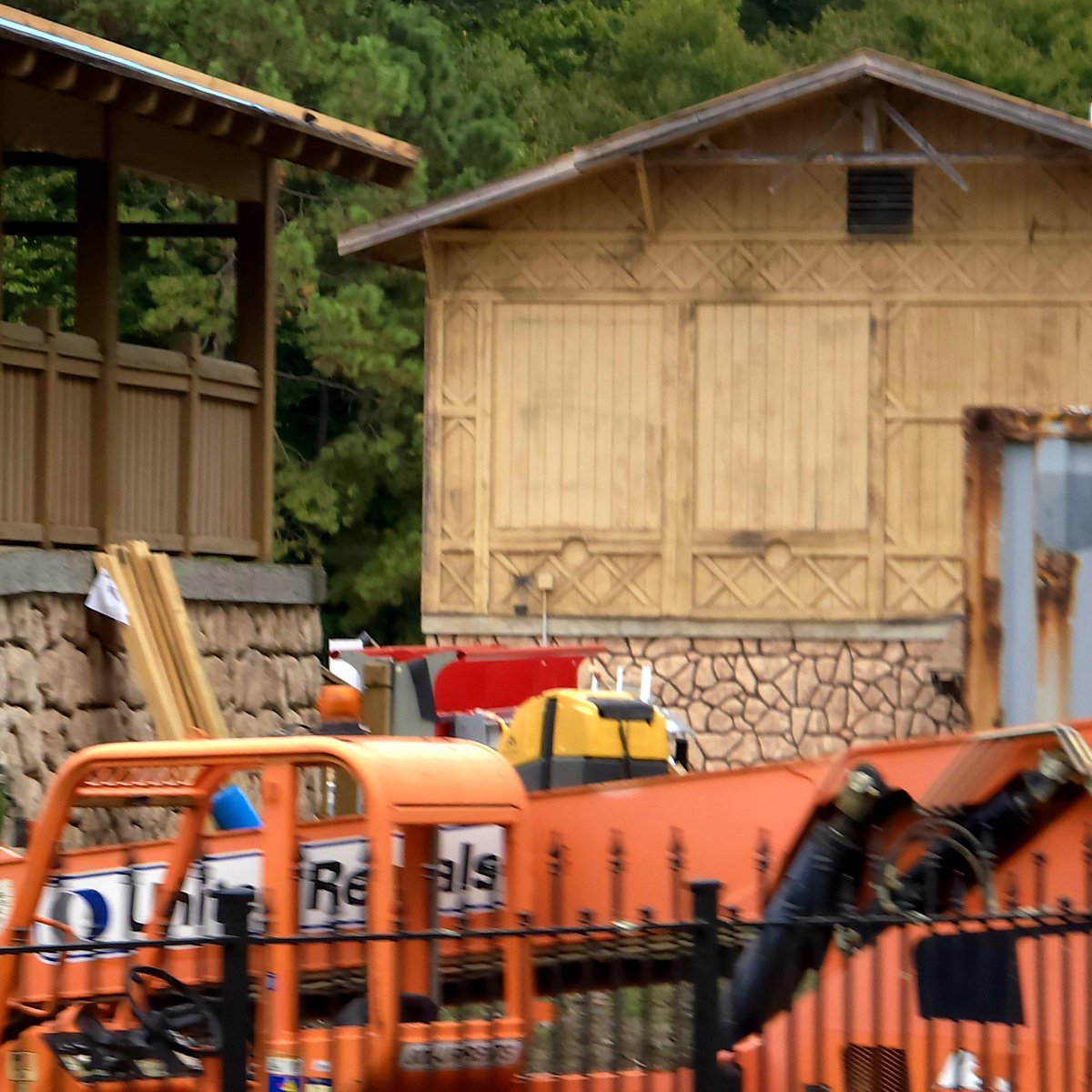 BGWFans's tweet photo. ‼️ BREAKING! Though it is currently INCREDIBLY hard to spot from guest areas (and even harder to get a photo of!) the first piece of @BuschGardensVA's still-unnamed 2025 roller coaster is now on site! Check out that Big Bad Wolf red! 😍 https://t.co/Q5rY2aFHnk