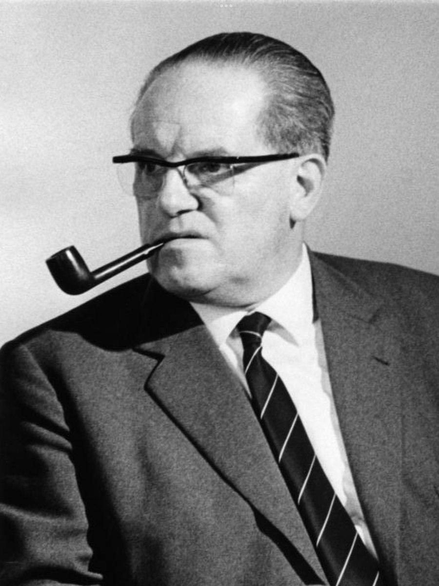vonDobrowolski's tweet photo. Die SPD hat mir bedeutend besser gefallen, als sie noch Nazis aus dem Parlament geprügelt haben, statt sie zu legitimieren. https://t.co/WRJLUodhjp