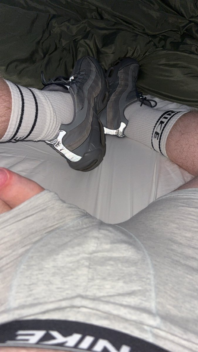 boi_yoooo's tweet photo. grey nike boxers n trainers 😮‍💨 dm’s open lads ;) https://t.co/p4GHWEeIZ9