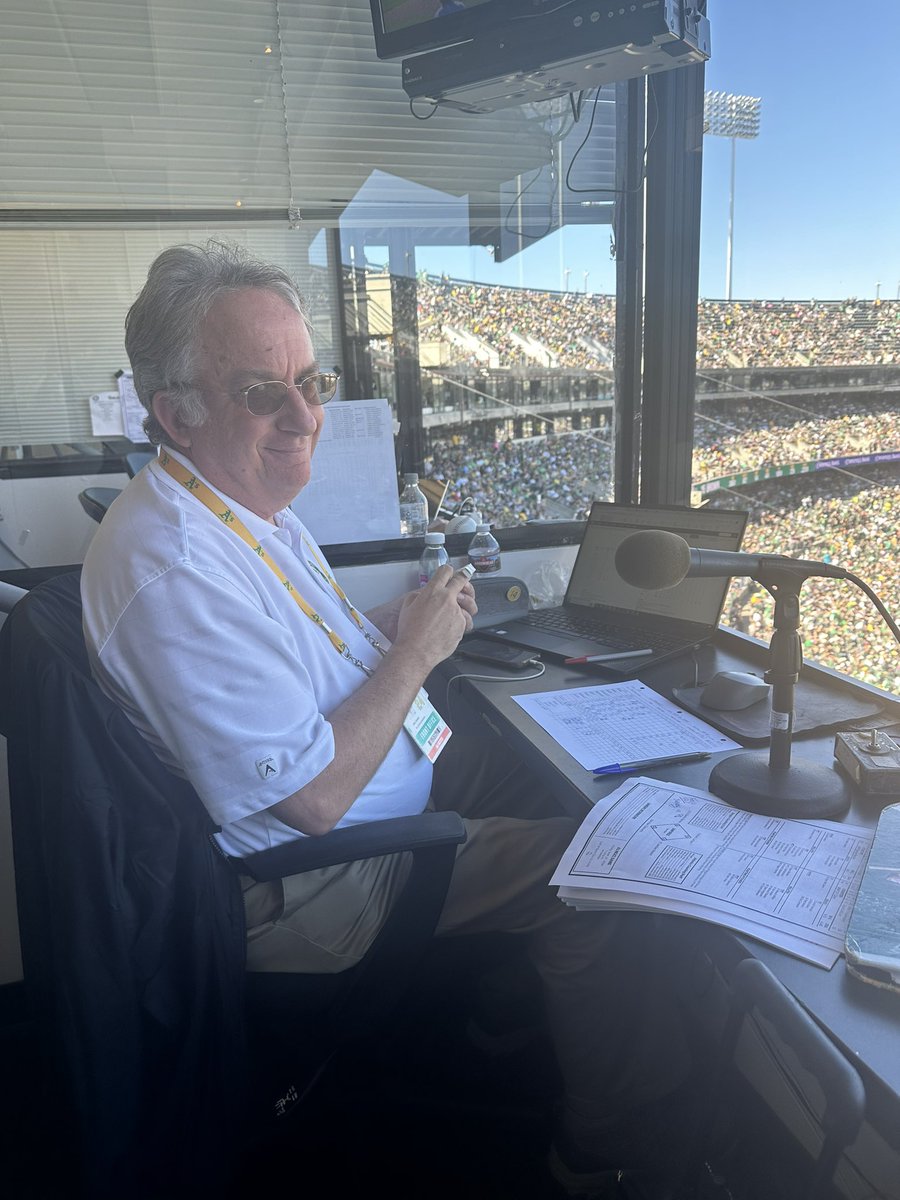 A couple of longtime A’s aces in the press box, Jim Young and Mike Selleck, are focused until the very end.