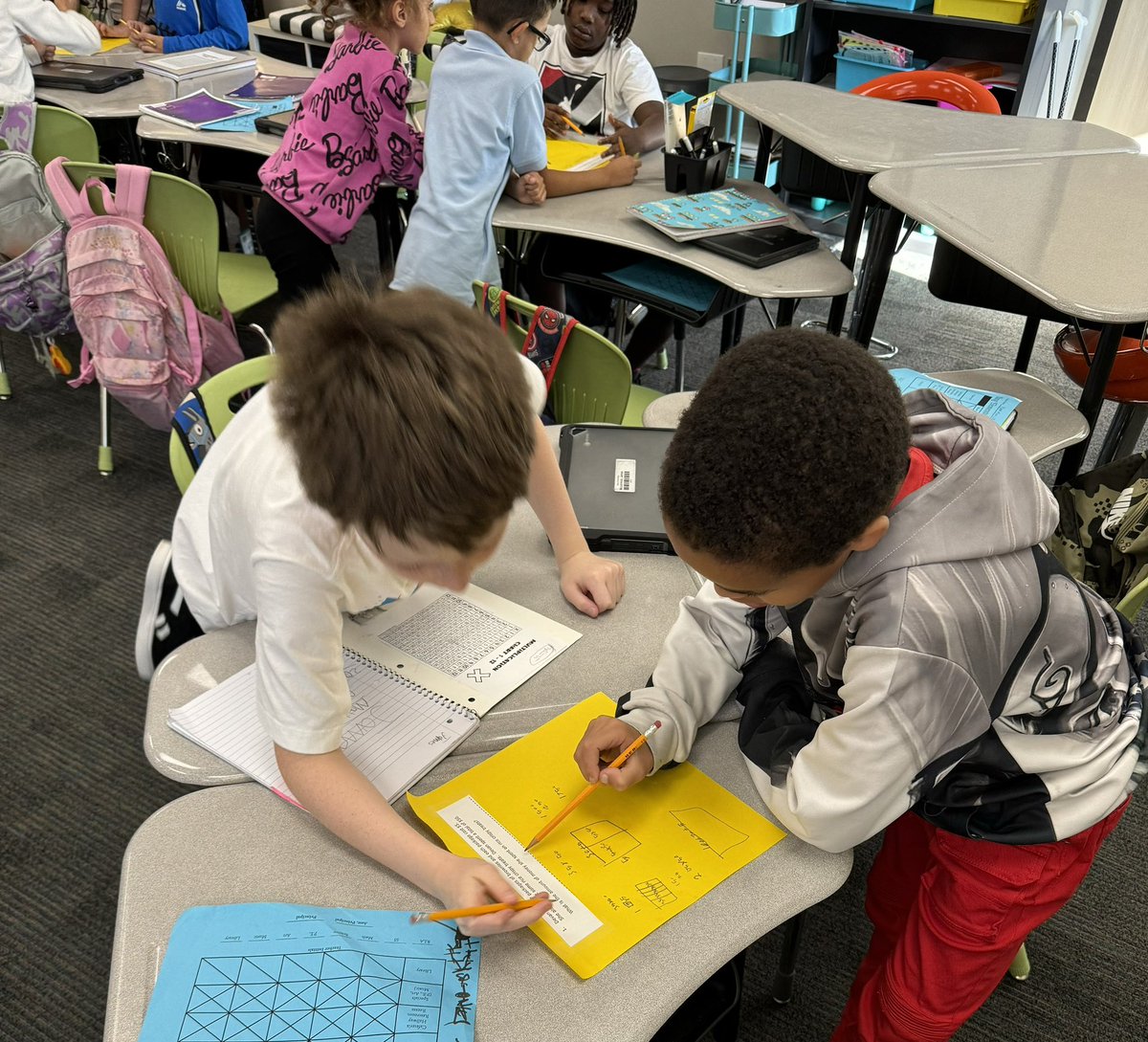 reallifeMsFrizz's tweet image. Collaborating to understand and solve multi-step problems! Great math discourse and peer teaching heard around the room this week! #bangbears #cfisdmath @cfisdmath