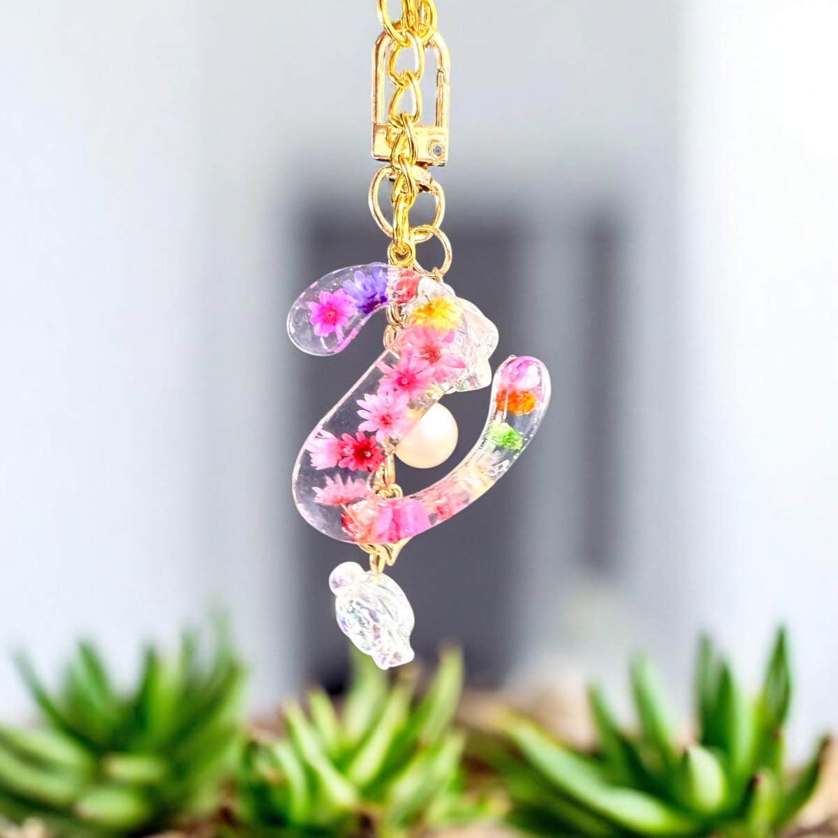 ResinMom's tweet image. 🌸 New Floral Charm Keychain! 🌸 Hand-poured resin, real dried flowers, and a touch of gold—perfect for adding a pop of nature to your bag or keys! 💖
Shop now via the link in bio! 🌷
#Handmade #ResinArt #KeychainAddict #SupportSmallBusiness #GiftIdeas #FloralVibes #ViralFinds