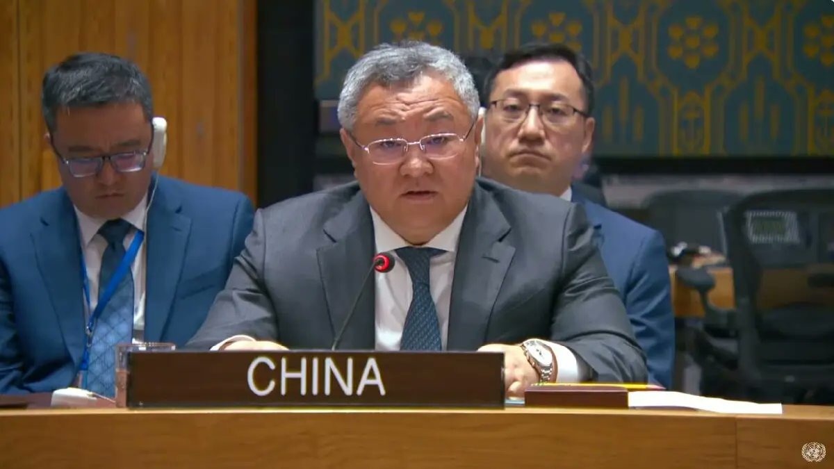 Zroy34's tweet photo. China en la ONU:

“Mientras los líderes mundiales se reúnen aquí para hacer un llamamiento abrumador a favor del mantenimiento de la paz en Oriente Medio, Israel ha optado por ampliar los combates. Esto no es nada menos que una BURLA de la justicia y el derecho internacional”. https://t.co/JvH0Lkwfdl