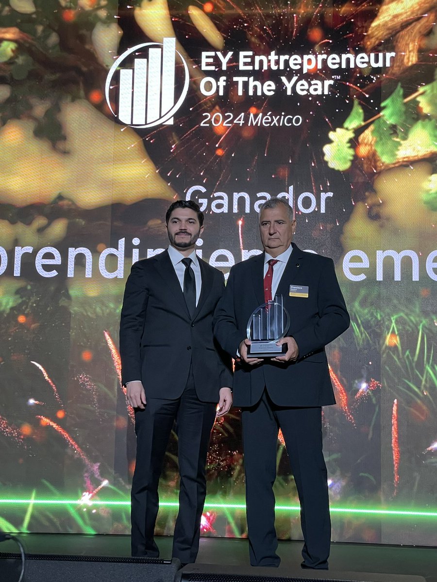 EYMexico's tweet photo. El ganador de la categoría Emprendimiento emergente de #EOYMX24 es Francisco Navarro, de Inovatium. ¡Muchas felicidades! https://t.co/UuISccS7f3