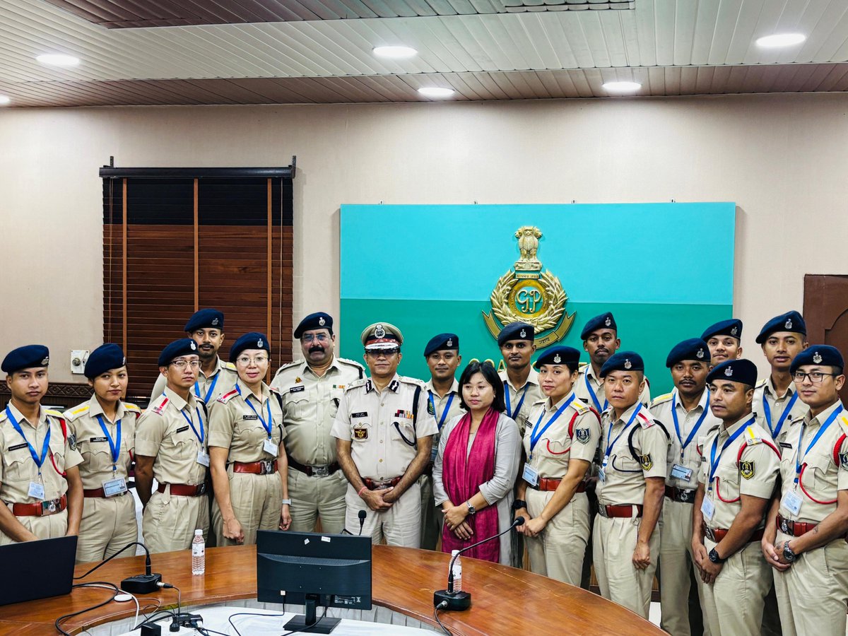 Goa_Police's tweet image. 53rd Basic Course trainees from NEPA, Meghalaya—3 DySPs &amp;amp; 11 SIs—visited DGP Goa Shri Alok Kumar, IPS, at PHQ, Panaji. DGP shared insights on modern policing with officers from Nagaland, Manipur, Assam &amp;amp; Meghalaya and discussed the functioning of Goa Police. #GoaPolice