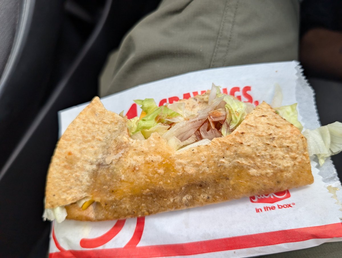 literally_alan's tweet photo. @JackBox this made me so sad #sadtaco #jackinthebox https://t.co/6HAW2UiJeg