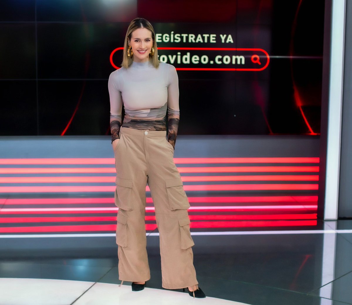 Así transcurren mis días felices en <a href="/RedMasNoticias/">Red+ Noticias</a> digital y <a href="/ClarovideoCO/">Claro Video</a> ! Gracias por seguir mi trabajo, les deseo una feliz noche!