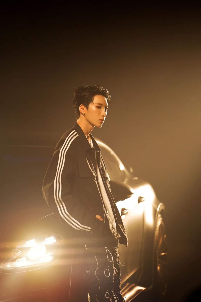 Yloveyouchannel's tweet photo. ‘S2’ ฮิปฮอปหน้าใหม่ ก้าวผ่านคำดูถูก ถ่ายทอดเป็นซิงเกิล “No Ticket For Haters”

MV https://t.co/riOMaRMVB9

#S2_NoTicketForHaters #S2TheSunset #NoeulNuttarat
#NOEUL #โนอึลณัฐรัชต์

เปิดตัวในฐานะศิลปินฮิปฮอปทำความรู้จักกับแฟนเพลงในซิงเกิลแรกไปแล้วอย่าง “SOS” เมื่อช่วงกลางปีที่ผ่านมา ล่าสุด “S2” (เอสทู หรือ #โนอึลณัฐรัชต์ Noeul Nuttarat) ชื่อในนามศิลปิน “S2” ที่มาจาก S สองตัว คือ Sunset = โนอึลในภาษาเกาหลี พร้อมปล่อยซิงเกิลที่ 2 ให้ได้ฟังกันแล้วกับ “No Ticket For Haters” โดยที่มาของเพลง ‘S2’ ได้เล่าไว้ว่า

“ไอเดียที่มาของเพลง มาจากพื้นฐานที่ผมชอบถูกคนดูถูก ชอบโดนคำสบประมาท ว่าเป็นนักแสดง ซีรีส์วายร้องเพลงไม่ได้ ทำไมเป็นนักแสดงถึงมาเรียกตัวเองเป็นศิลปิน ซึ่งโดนมาตลอด พอได้โอกาสมาทำเพลงเป็นศิลปินในแนวแรปที่เราชอบ เลยเขียนเนื้อเพลงที่เป็นฟิลว่า ผมพิสูจน์ให้คุณเห็นแล้วว่า ผมมีความสามารถจริงๆ และไม่สนใจด้วยว่า คุณจะคิดอย่างไร เพราะสุดท้ายแล้ว คนที่เกลียดเราก็ยังเกลียดเราอยู่ดี ต่อให้ทำดีแค่ไหนก็อคติไม่ชอบเรา ผมก็เลยไม่สนใจว่าคุณจะคิดยังไง ผมแค่พิสูจน์ตัวเองได้ว่าเป็นศิลปินจริงๆ ก็จะไม่มีตั๋วให้ Haters แน่นอน”

ในทุกกระบวนขั้นตอนการทำงาน “S2” ก็ได้มีส่วนร่วมกับทีมทำงานคู่ใจในทุกพาร์ทส่วน โดยได้ nnenox มาร่วมโปรดิวซ์ให้ และเร็วๆ นี้ ‘S2’ พร้อมจะเดบิวต์สเตจในวันเสาร์ที่ 26 ตุลาคม 2024 สามารถติดตามผลงานให้กำลังใจกับ “S2” ซิงเกิล “No Ticket For Haters” ได้ทุกช่องทางมิวสิคสตรีมมิ่ง และ ทางยูทูบ S2 Officiel