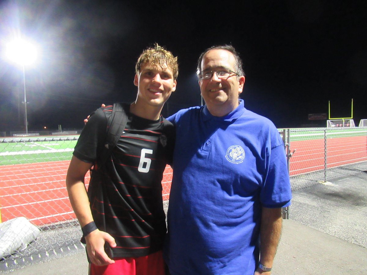 RdTrpsRtsRoyals's tweet photo. Tonight @FZSouthsoccer posted a 4-0 win over FZN, the first time beating the Panthers since 2021. @AndeAkins with the first goal of the game. #UnityAndTradition https://t.co/Aqmq5VDyZs