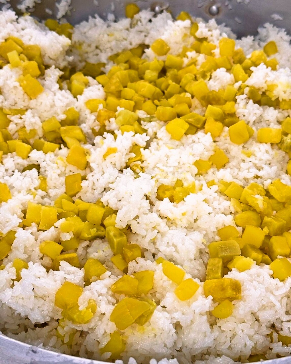 Nifs_jp's tweet photo. さつま芋の甘さが引き立つシンプルな人気の炊き込みごはん🍠　いつの間にか夏から秋になって、季節の食材を使ったお食事を提供させていただいています。そしていつの間にか冬に。。
#京都府 #特養 https://t.co/hgD9ReU8F2