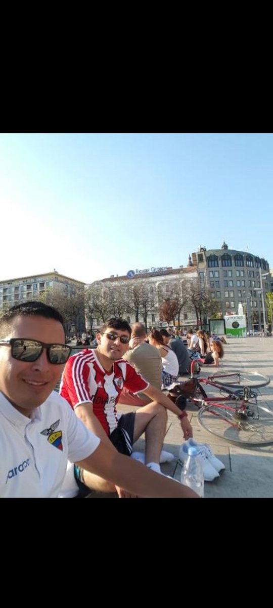 andresbermg's tweet photo. @EPLargento Budapest camiseta de fútbol Ecuador https://t.co/YEhleQOZVo