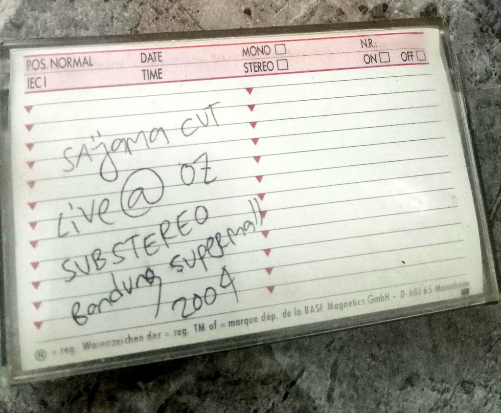 wastedrockers1's tweet photo. Arsip jaman2x lagi hobi nge-bootleg gigs.

Ini dari 20 tahun yang lalu.

#SajamaCut https://t.co/8qpbdkCT9z
