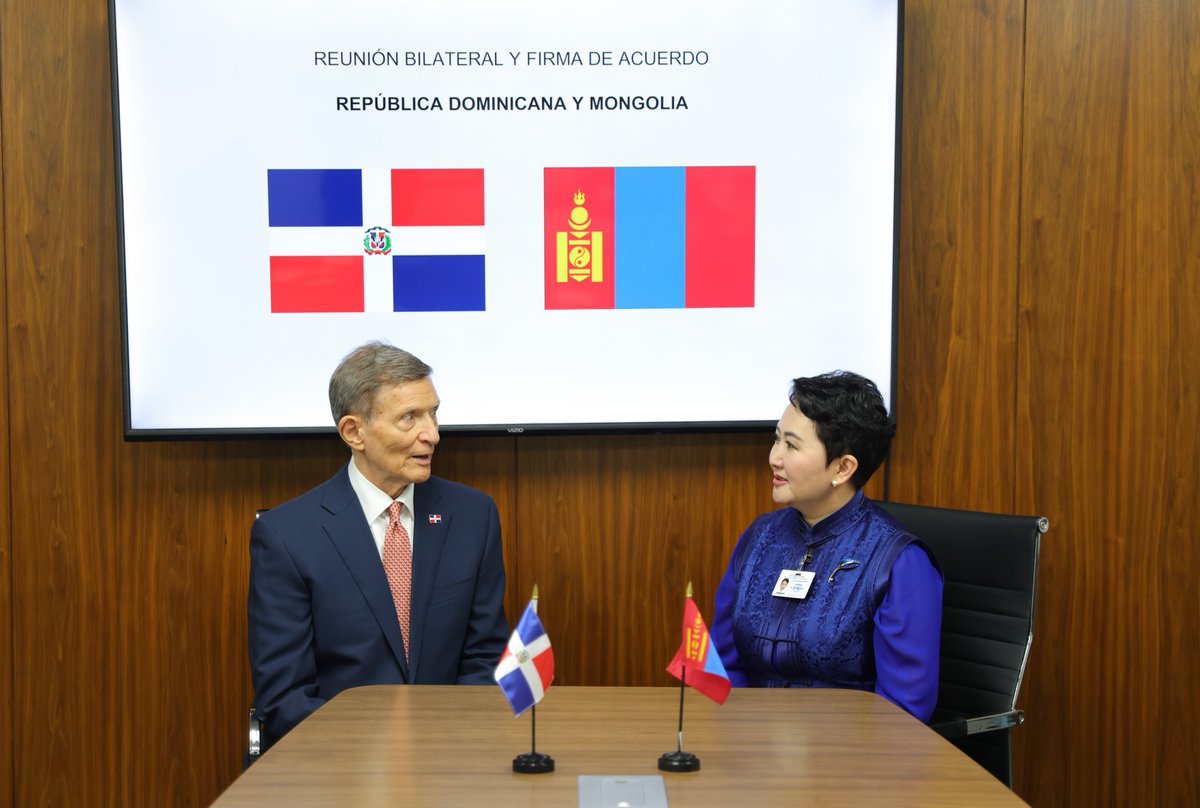 Монгол, Доминиканы хооронд визийн шаардлагаас чөлөөлөх хэлэлцээрт гарын үсэг зурав.
🔗mfa.gov.mn/80127
Mongolia and the Dominican Republic sign agreement on the exemption of visa requirement.
🔗shorturl.at/YMtZb