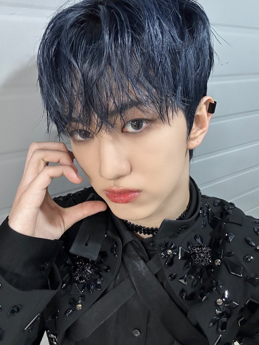 유나이트 Bite Me 잘 보셨나요?!!!! 
유니즈 덕분에 힘내서 했다👍👍🤍🥹

#경문 #KYUNGMUN