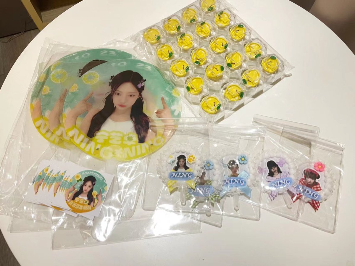 ♡ preview giveaway ♡
-` NINGNING ´-

Transparent fan: 100 pc
Sticker: 180 pc
Ring: 50 pc
Mini fan: 25 pc

🎯 impact arena
⏰ 14:00 28 Sep
 
Rule : follow “ins: imnotningning” for exchange 

#aespaLIVETOUR2024_inBKK
#aespa_SYNK_PARALLELLINE_inBKK
#NINGNING