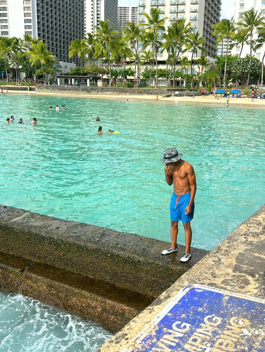 Guess what?! 🏝️📍