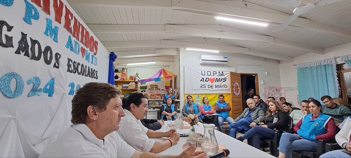 Fany_M_Ruloff's tweet photo. #Hoy reunión con delegados escolares Municipio Colonia Aurora. #UDPM cerca del colega. Contamos con la visita del Sec. Gral de UDPM Ruben Darío Caballero. https://t.co/XIekKK2sOh