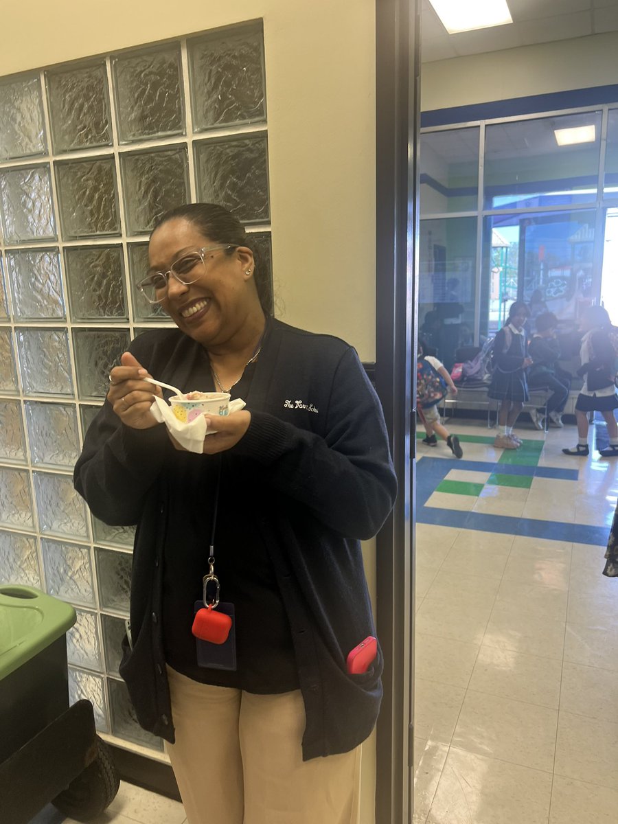 PrincipalAtLast's tweet photo. What do you do to appreciate the whole team when your instructional walks go well? You coordinate a @MarbleSlab Ice Cream Social to celebrate. Job Well done team! #MovingInTheRightDirection #KeepPushing #TheEast @TheVarnett https://t.co/SNegIXraqO