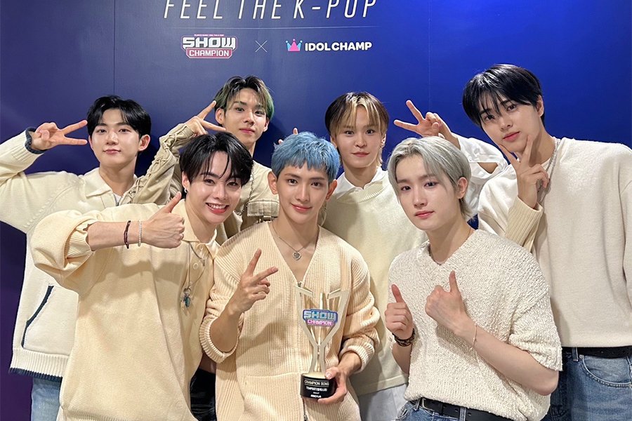 myserotoninhubi's tweet photo. One year ago today, #TEMPEST got their 1st music show win for 'Vroom Vroom' on Show Champion! https://t.co/kmSrlgvTu4