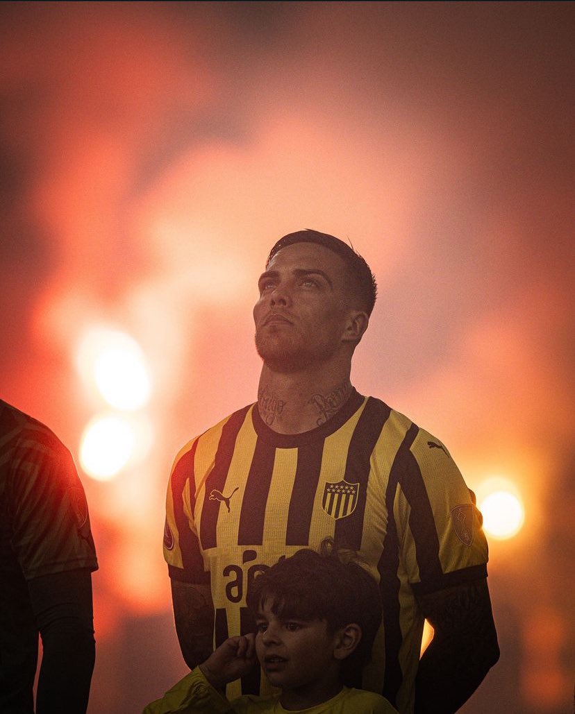 SE LLAMA JAVIER MENDEZ SE PRONUNCIA CAUDILLO. 

ANIMAAAAAAL