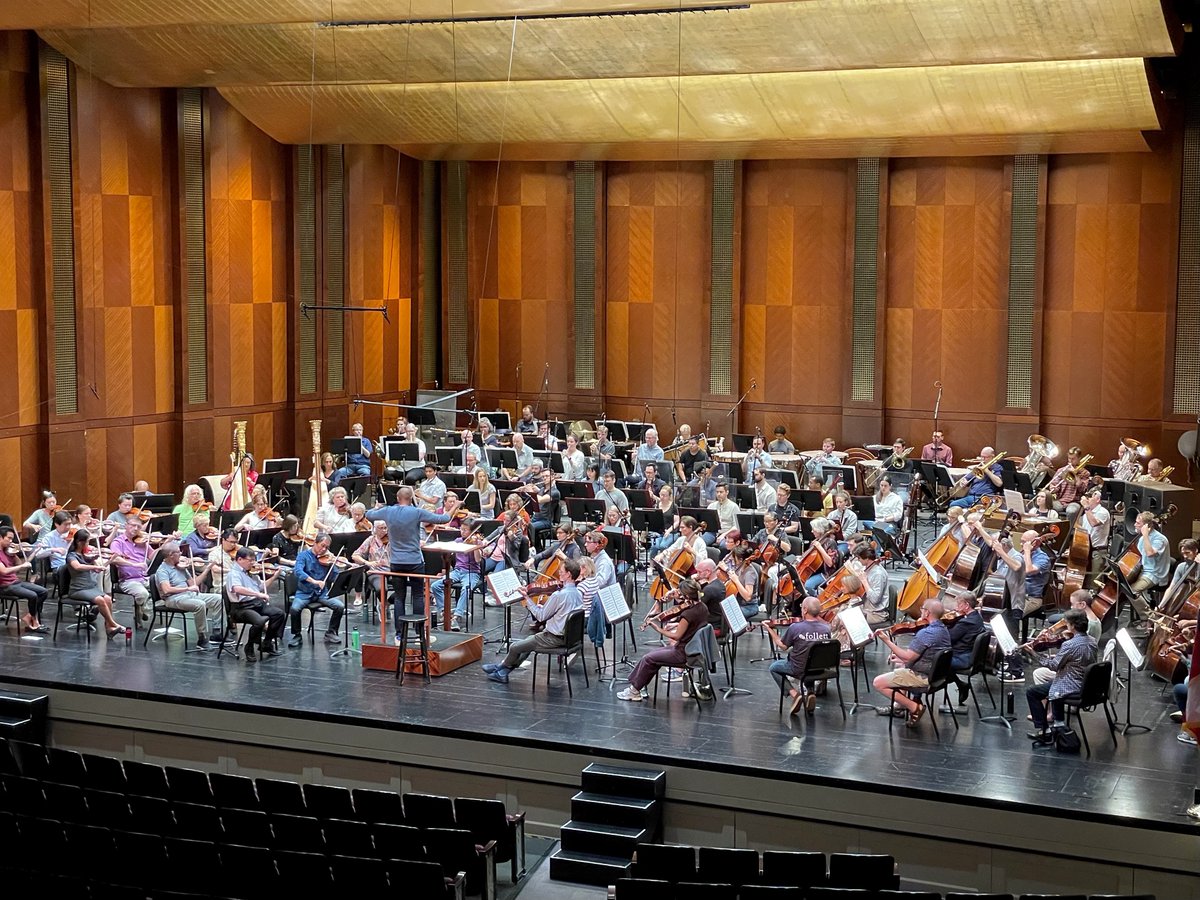 1️⃣0️⃣6️⃣ musicians on one stage. 😱 Strauss' An Alpine Symphony requires such a colossal orchestra (including wind &amp; thunder machines), making it a rare and thrilling performance.

⚡️ You don't want to miss this! Last chance to get tickets at bit.ly/FWSOmozartStra…