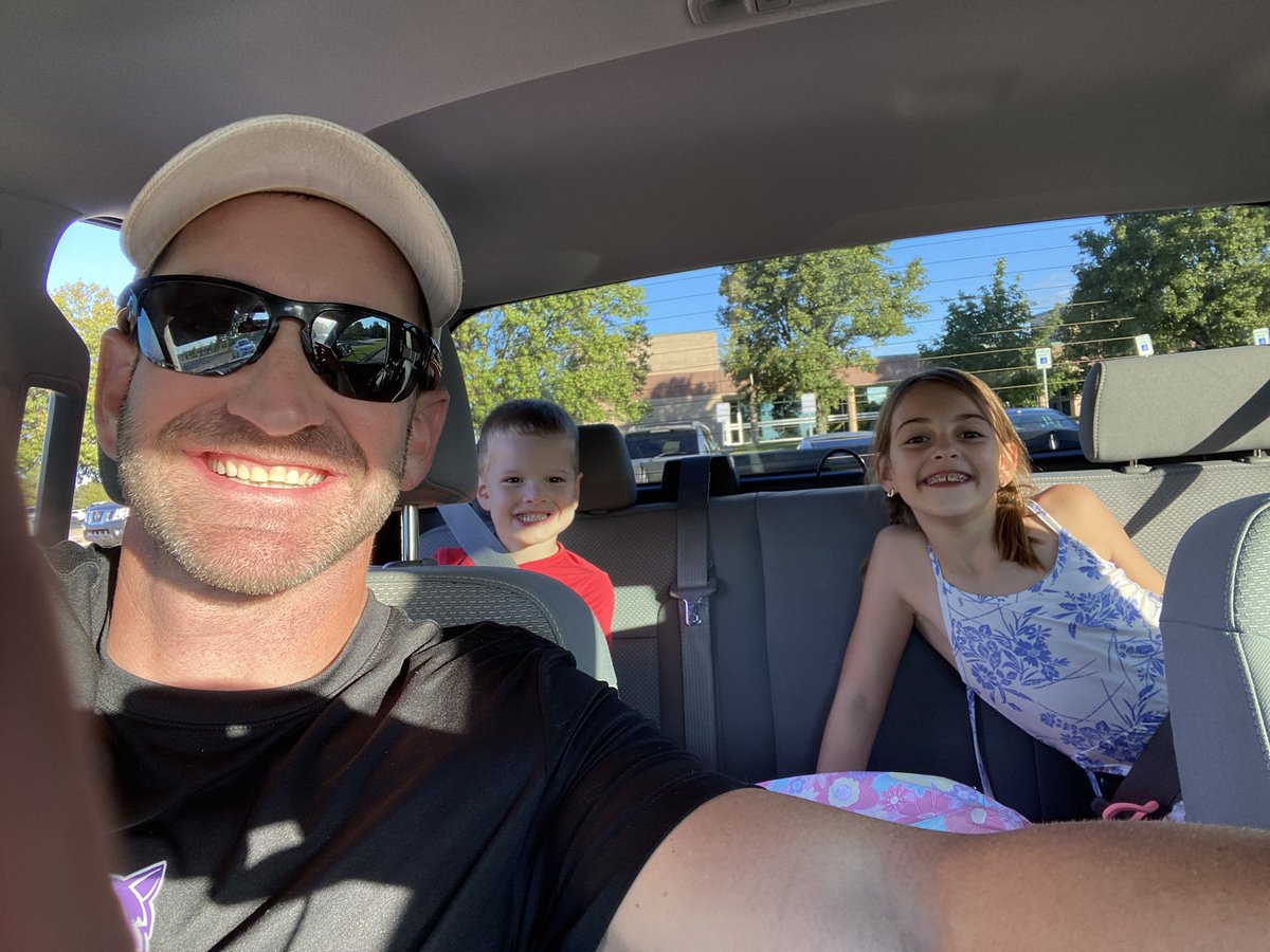 CoachClintRider's tweet image. Heart on Fire 🎶 for the ride home from team dinner. The tradition lives on. #PULLtheSLED