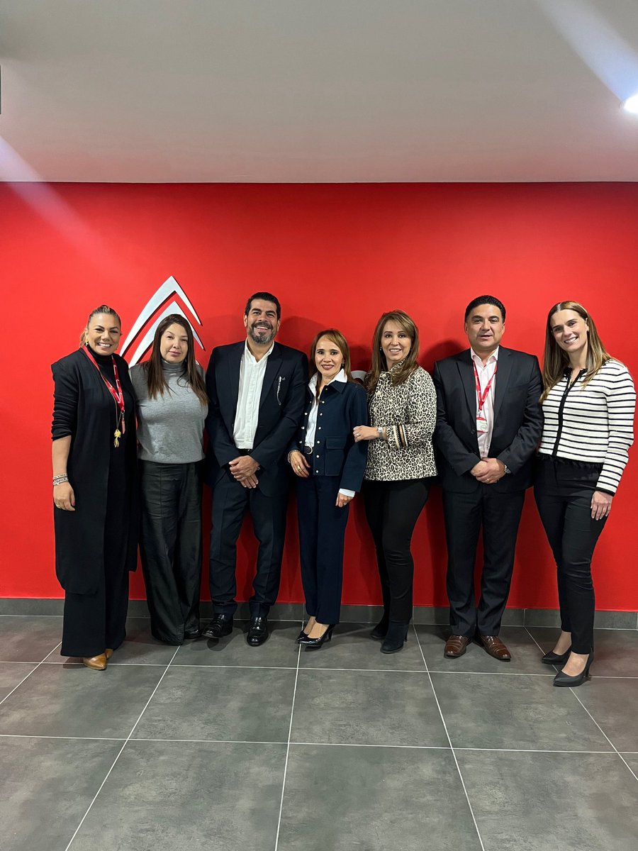 Findeter's tweet photo. #FindeterTuAliado | Hoy, nuestra vicepresidenta Comercial, Dora Lilia Martínez, se reunió con el equipo comercial de Bancoomeva, @Grupo_Coomeva, para presentar la oferta de valor de Findeter. ¡Buscamos crear alianzas estratégicas de cara al último trimestre de 2024 y proyectarnos para 2025!