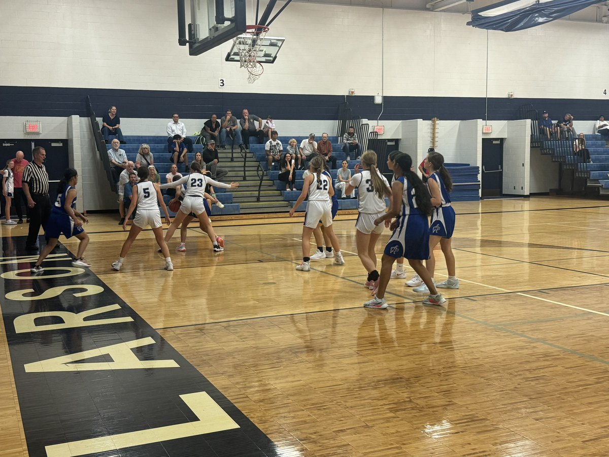 bzawislak5's tweet photo. Loved seeing our 7th & 8th grade girls’ basketball teams compete today! End-to-end action with a great atmosphere! #LarsonSTRONG https://t.co/v9yYyQ481r