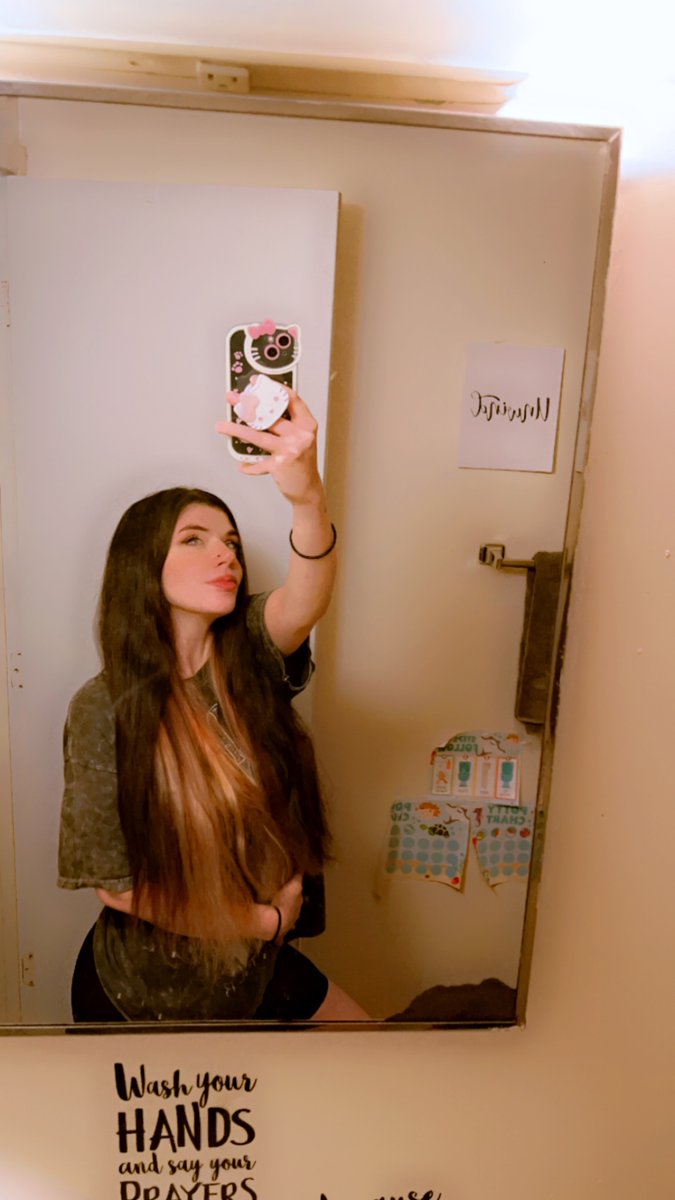 Mixxkidd1999's tweet photo. Workout mindset is definitely giving body positivity 🩷 @Sunny_D666 @vall_babiee @BBWQUEEN123 @1_winterr https://t.co/Fp39EAtvs3