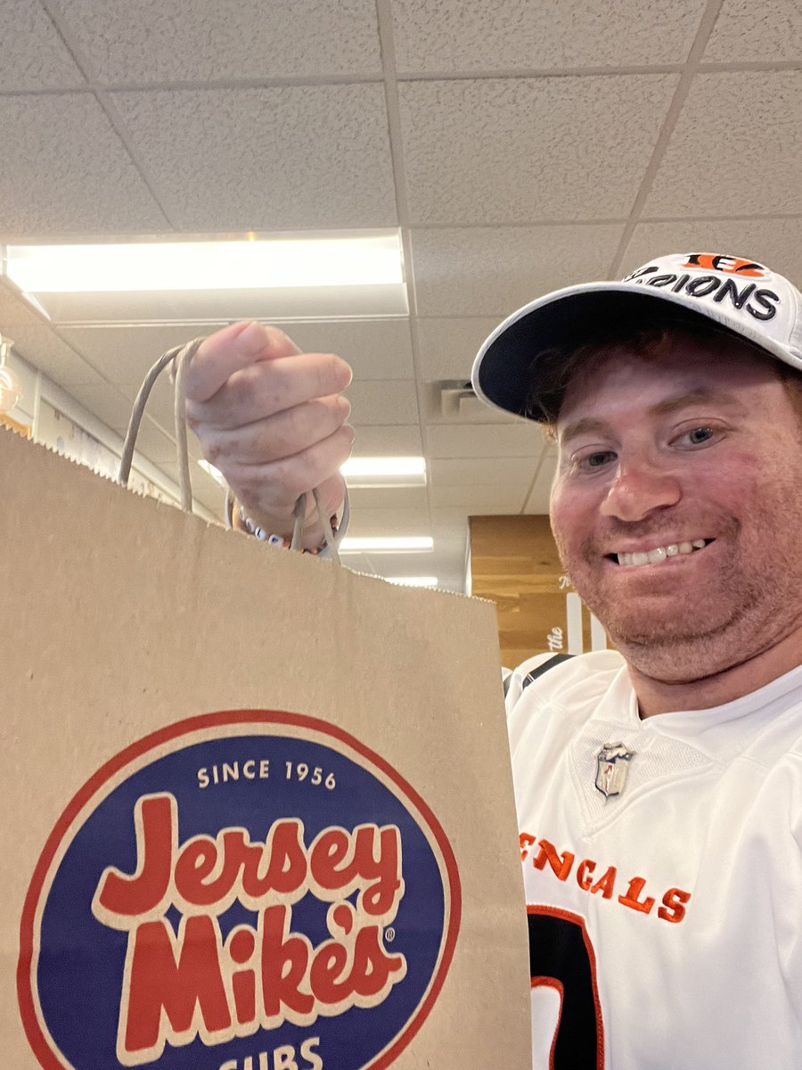 frankie_nnati's tweet photo. Frankie reminding you to #BeASubAbove this Football Season with @jerseymikes Subs!

And yes, this is my candidacy to be an endorser/influencer for Jersey Mike’s. https://t.co/UEfznYyd22