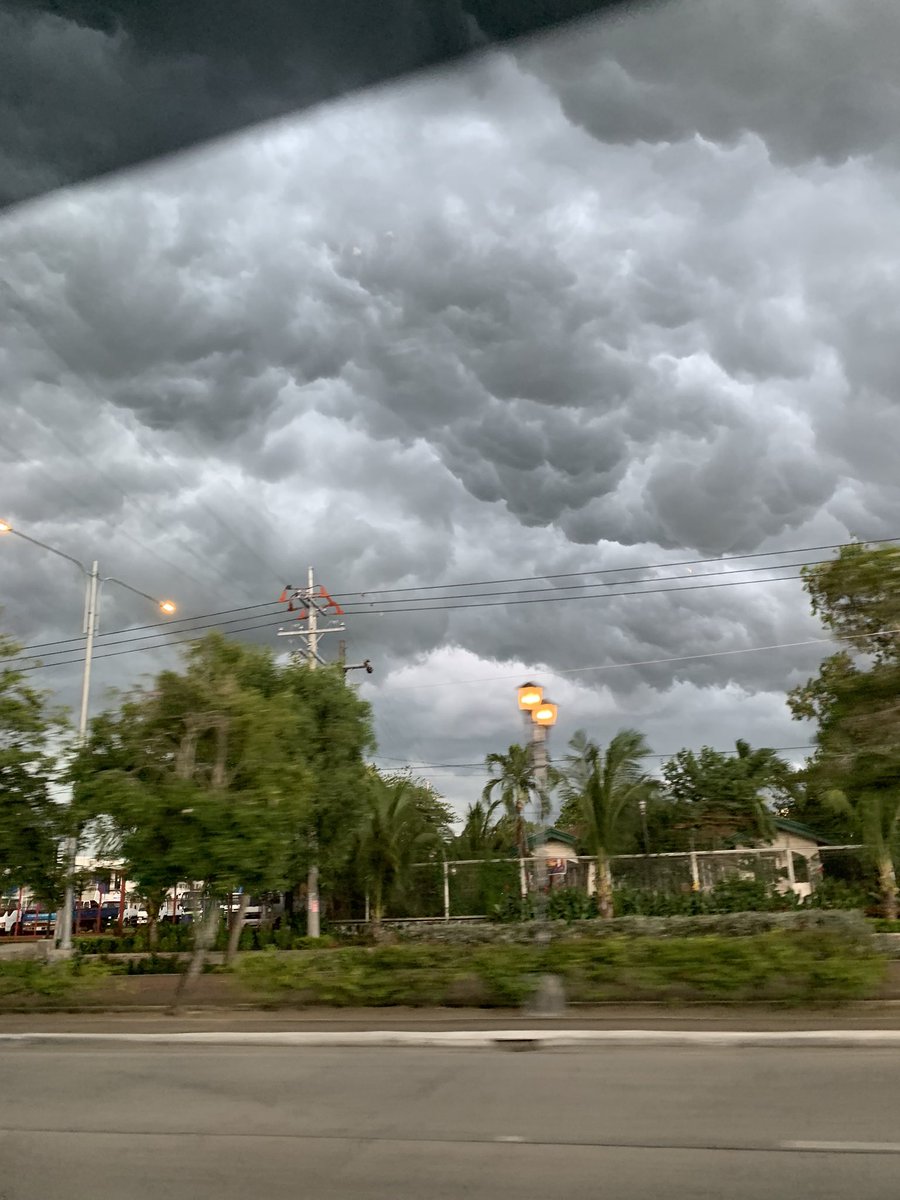 GerLayag's tweet image. Was on my way to Telus Pavia when I saw this. It felt surreal. @Kram123_ hmblan ka nga upod ka. Hahaha.