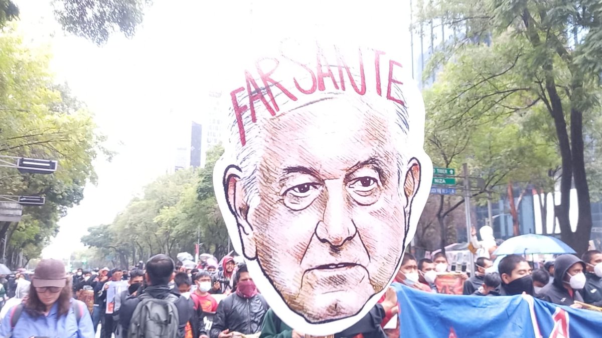 la_odico's tweet photo. #Ayotzinapa10Años | Los padres y madres de los 43 normalistas de #Ayotzinapa encabezan la movilización por avenida Reforma para denunciar la impunidad en el caso y exigir la verdad sobre el paradero de sus hijos. https://t.co/elSfoiguTE