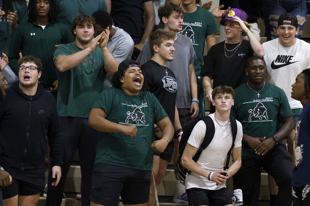 THIS Ladies and Gentlemen, a great college volleyball environment

#RollBison