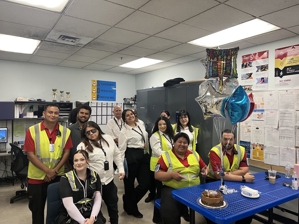 SagharTanner's tweet photo. More Birthday Celebrations 🎂🎉🎊🎈✈️ https://t.co/Mh2enmkYGq