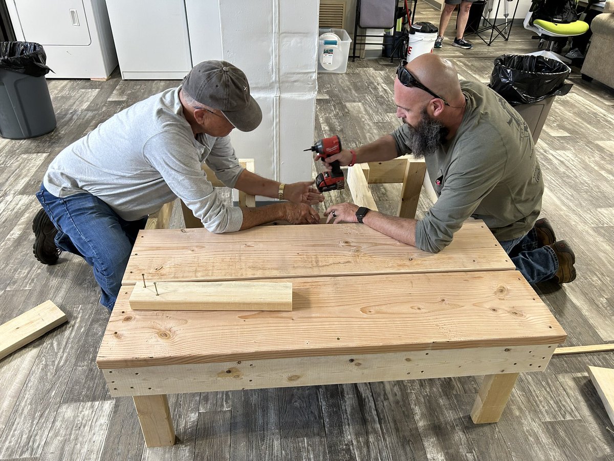 darrylpreach's tweet photo. I don’t have pictures from every project, place, or team that worked with us this year. But these are a few glimpses of at least a part of the work force and Kingdom impact that was made with the teams that worked with Expedition Church. In all we had 45 teams with over https://t.co/hbFhlofcoH