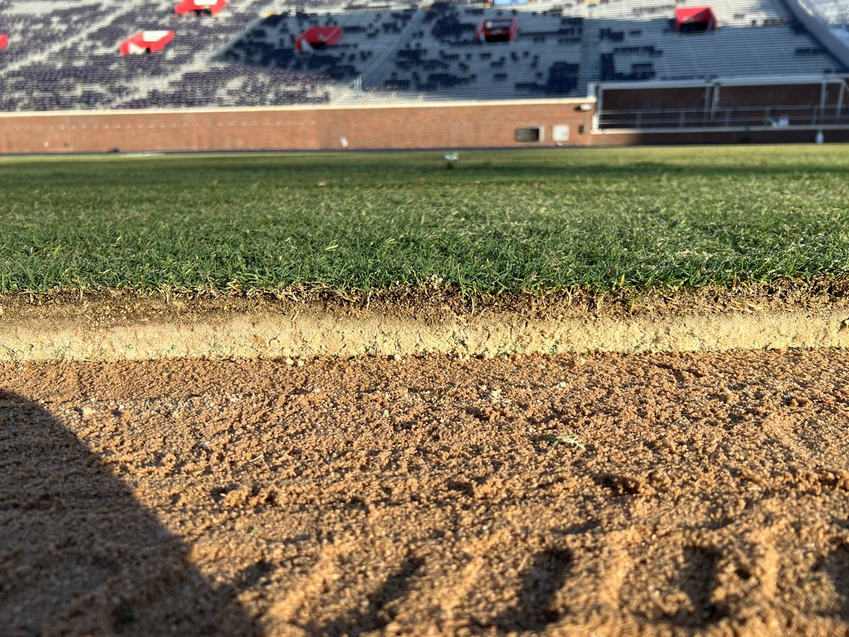 WinsteadMatrix's tweet photo. Winstead Turf Matrix is reinforced, 100% USGA sand based sports turf grown from the top down. It provides stability, strength, and durability without any compromise to drainage and maintenance. @winsteadturf @Tahoma31Bermuda #ReadyToPlayTurf #SodOnPlastic https://t.co/7hNXRkbwFk