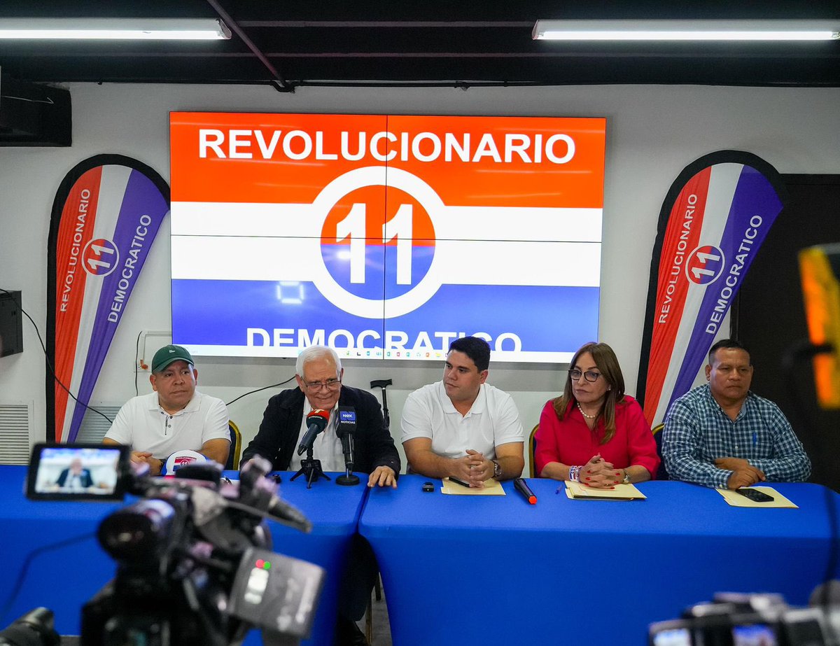 PRDesPanama's tweet photo. 🚨 Iniciamos nuestra renovación interna 🚨

En el PRD, estamos comprometidos con un proceso de renovación del Comité Ejecutivo Nacional (CEN) con un directorio extraordinario que elegirá un CEN transitorio en septiembre de 2025.

🔹 Octubre y noviembre 2024: Nos enfocamos en las reformas de la Caja de Seguro Social.
🔹 Enero de 2025: Comenzamos la renovación, con reuniones previas del Comité Ejecutivo Nacional y la Comisión Política con todas las estructuras del partido.

Estamos listos para trabajar juntos por un PRD más fuerte y alineado con el pueblo panameño. ¡Tu voz es importante en este proceso!

#RenovaciónPRD #CompromisoConPanamá #ReformasCSS #JuntosPorPanamá