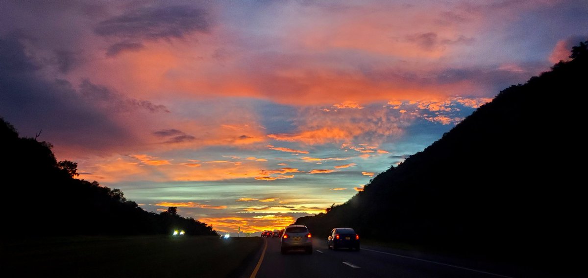 jlaparis's tweet photo. Atardecer hoy desde la autopista de Santa Isabel a Juana Diaz. @DeborahTiempo https://t.co/d0nIbVPElZ