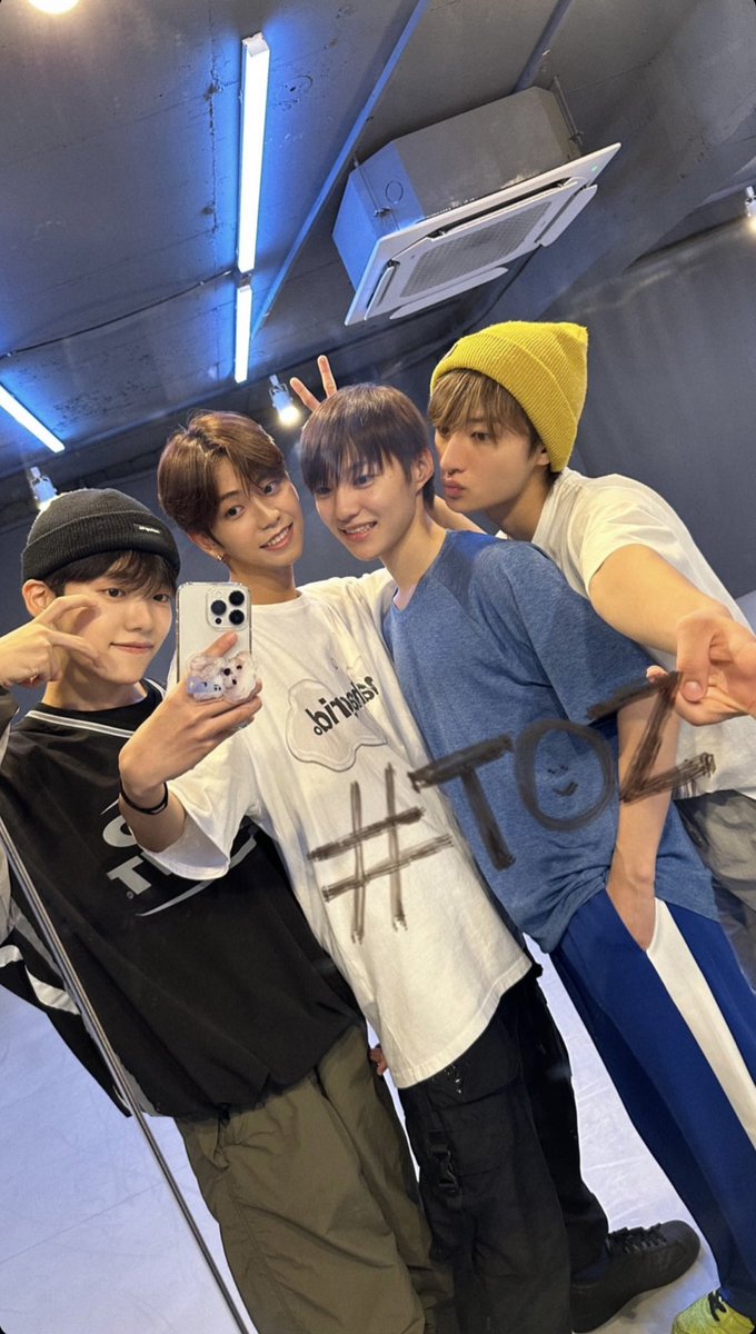 anthonny_4eae's tweet photo. TOZデビュー1周年おめでとう💝
4人のまっすぐで鮮やかなパフォーマンス、あたたかい人柄がずっと大好きだよ！
ずっと幸せでいてね、4人の軌跡をずっと見守っています🍑🐼🐶❤️

#TOZgetherForever
#TOZ와_TOPAZ는_영원히_함께해
#TOPAZはずっと一緒だよ
#TOZ_Debut1stAnniversary https://t.co/srmQBAJ2vv