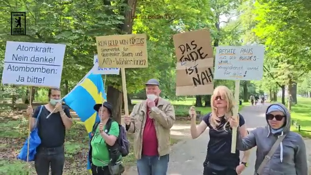 Nautilu40286557's tweet photo. @helgol Sagt die Frau, die #b11ß6 mit #MichaelBründel und der #FreedomParade versuchte die "Rechtsextremismus stoppen"-Demo zu stören und auf dem #PaxTerra fröhlich mit #SebastianWeber über "Toleranz" schwadronierte. https://t.co/vXAINlGzdW