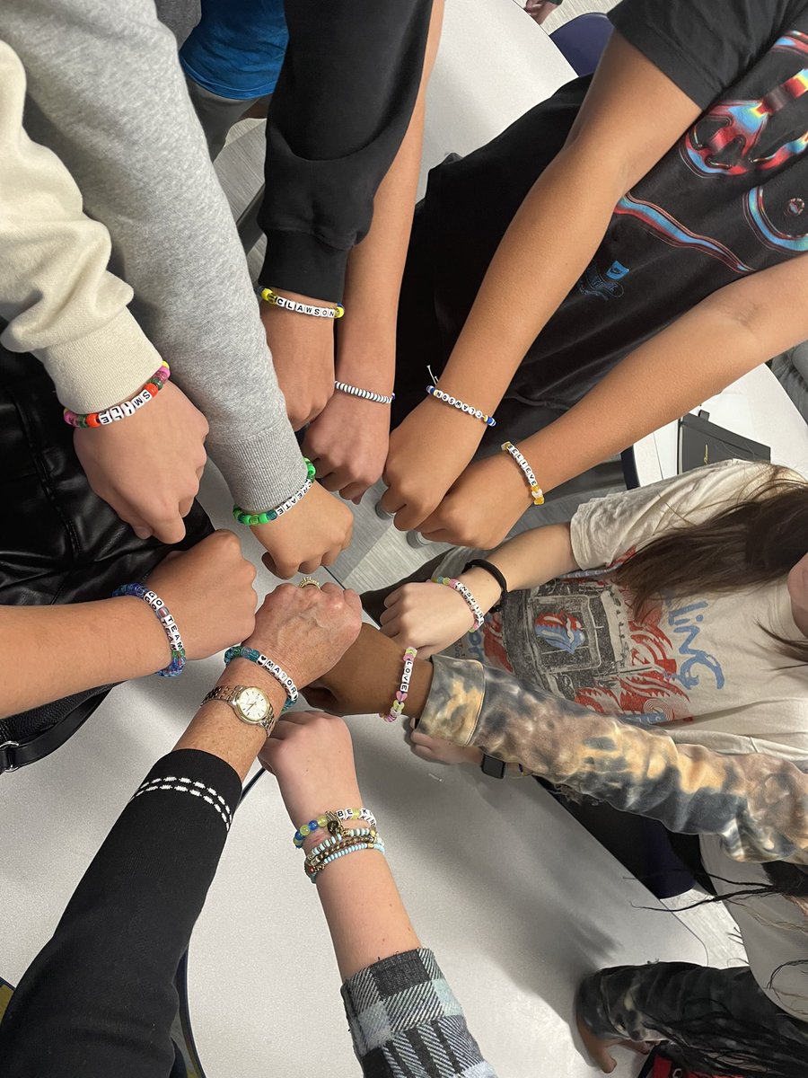 Ms. Millan, @CityofClawsonMI Mayor visited CMS to share her vision of what makes great leaders! She made the kids bracelets - above all kindness! Come visit her on Saturday at Fall Festival to make more bracelets! #WeAreCPS #publicservant #kitkats #smile #LittleCityWithaBigHeart