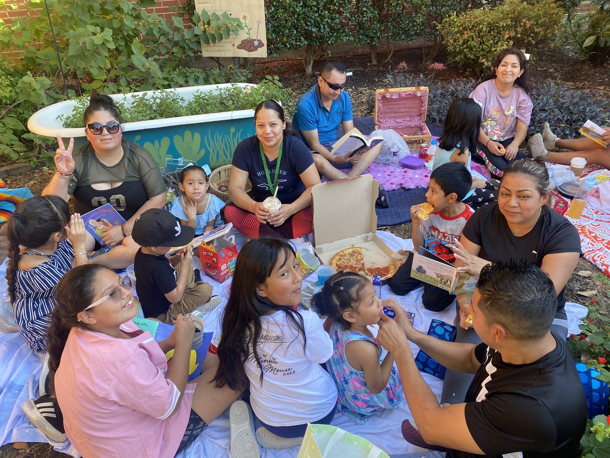 AnneFrankDISD's tweet photo. Thank you to all the families for making ‘Books and Blankets’ at Anne Frank Elementary a success! Huge thanks to Dr. Cheztron, our amazing librarian! Proud to be home of the Amazing Scribes! 📚✨ #BooksAndBlankets #dallasisd https://t.co/UAzboktYPp
