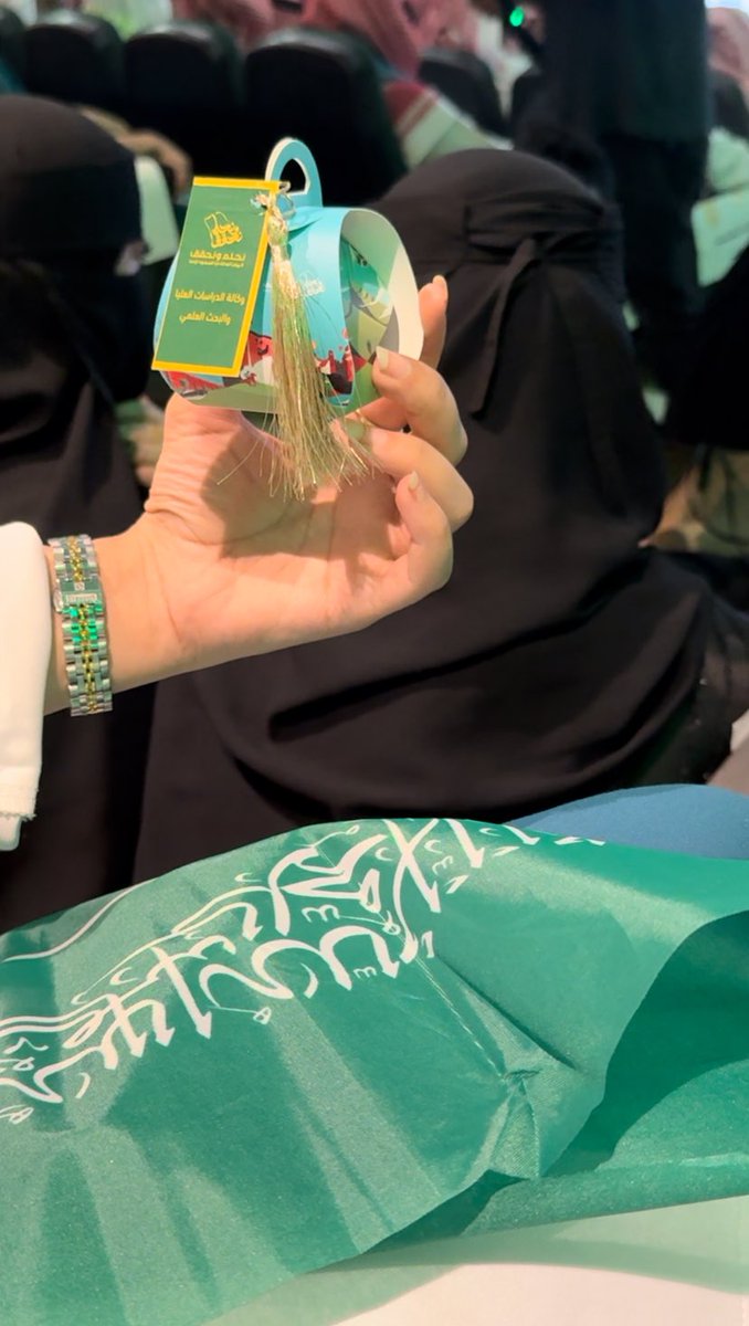 H_Alshammari's tweet photo. قدر لكم أن تخلقون عُظماء من بلدٍ عظيم 🇸🇦 
حفل #جامعة_حائل في اليوم الوطني 
بحظور رئيس جامعة حائل
  الاستاذ: زيد مهلهل الشمـري

كُلي فخر بجامعتي على ماتبذله من جهود في سبيل العلم والدين والوطن وعلى سعيها المستمر لتمكين طلبتها للتميز والابداع✨🇸🇦.

:🎥TikTok
https://t.co/njEGA4qlXX https://t.co/OeZb3NbsPA