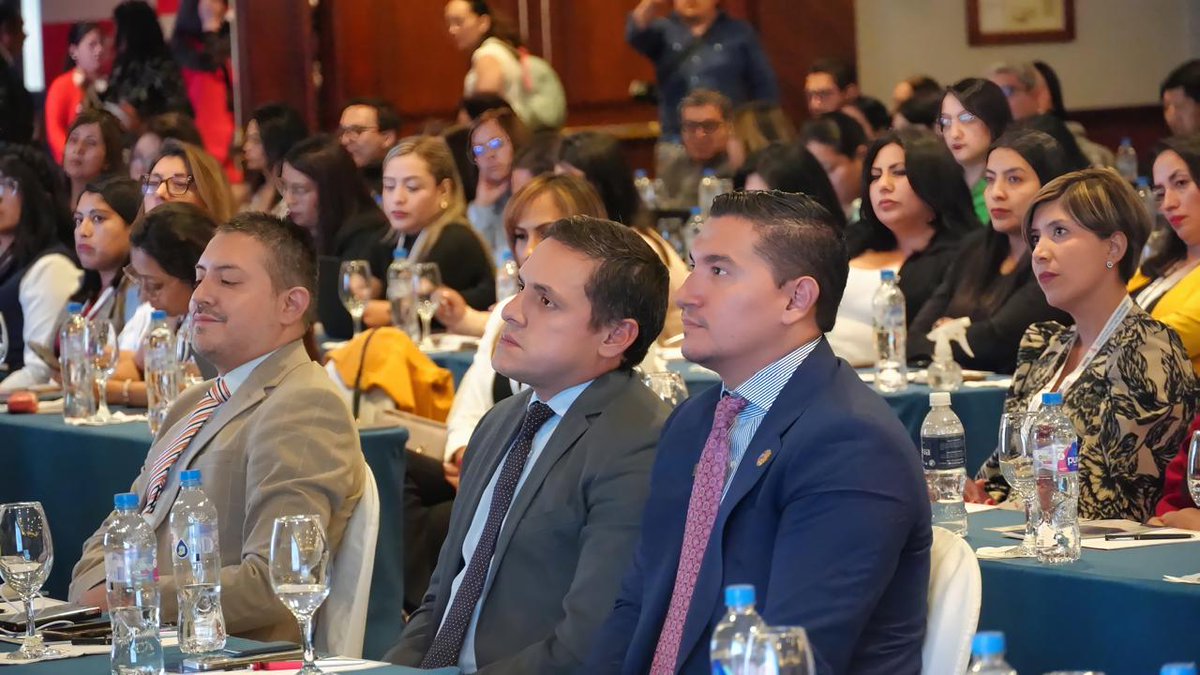 También, expresó su satisfacción de contar con varias entidades que impulsan la transparencia fiscal en el país.