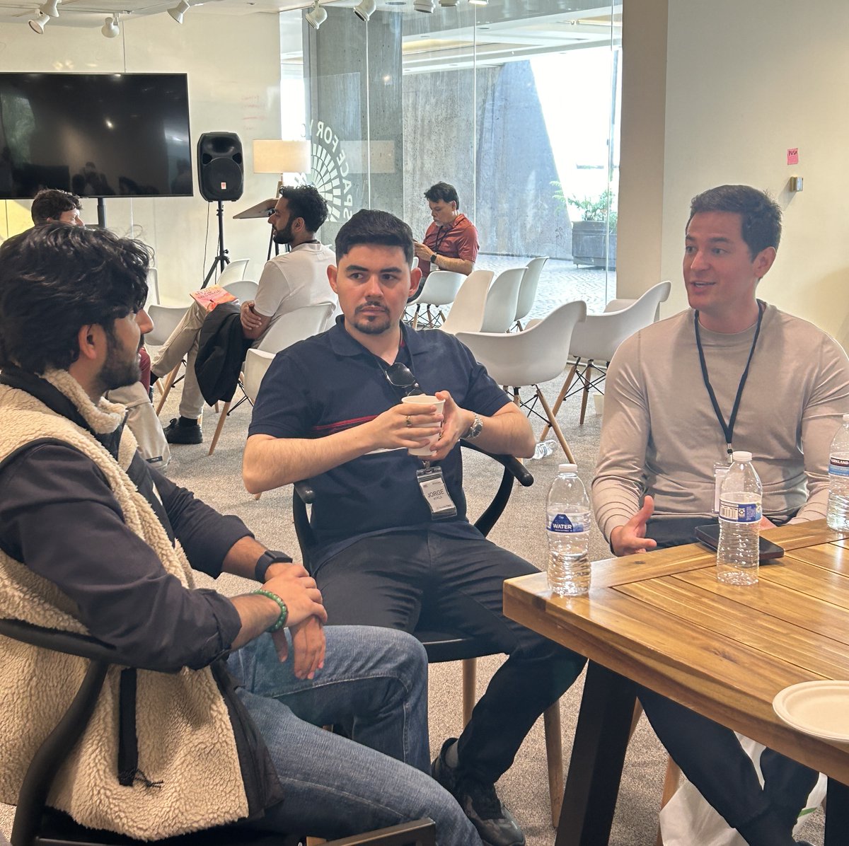 foundersvillge's tweet image. #TechWeekend creates a unique &quot;Founders village&quot; that pops up for 3 days.

Some of the simple qualities #founders love about Tech Weekend is -- long, deep conversations. 

Tech Weekend&apos;s 3-day format means no one&apos;s in a rush. There is ample time to connect with everyone, multiple…